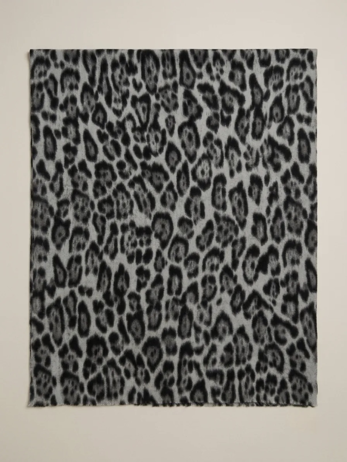 Echarpe chaude léopard gris 1