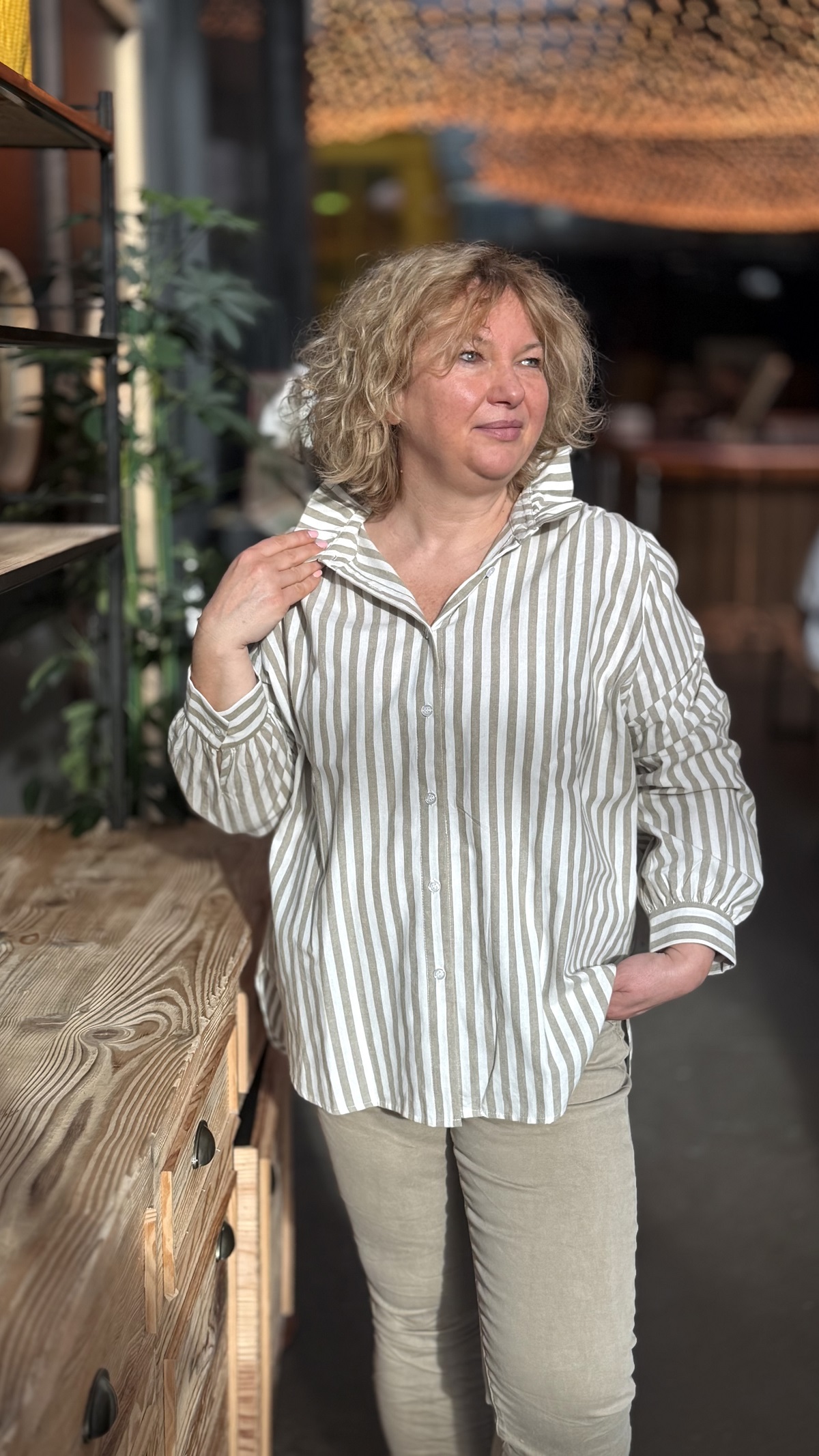 CHEMISE GRANDE TAILLE RAYE KAKI ET BEIGE IN APRIL 1986