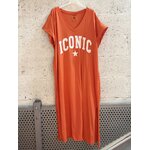 robe-maxi-t-shirt-iconic-orange-april-vintage-1