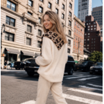 PULL BEIGE AVEC ECHARPE 2