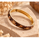 Bracelet doré aux motifs floraux bruns