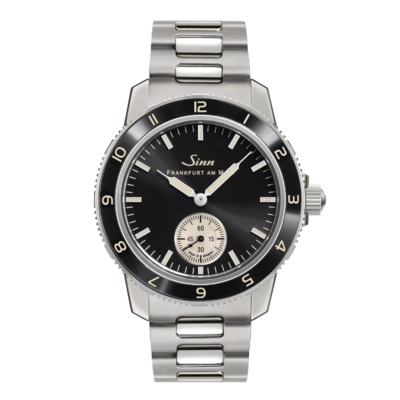 Montre automatique allemande Sinn 104 avec cadran noir et lunette tournante