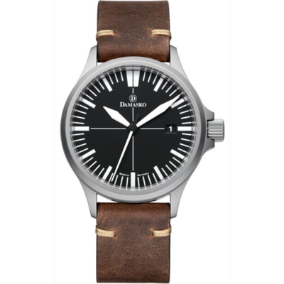 Damasko DS30 avec cadran noir et boîtier en acier durci