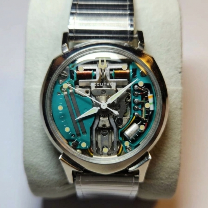 Accutron Spaceview 214 Alpha vintage avec calibre à diapason apparent