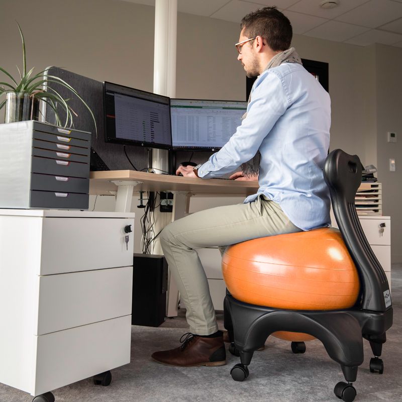 chaise ergonomique avec ballon couleur orange tonic chair originale homme bureau.jpg