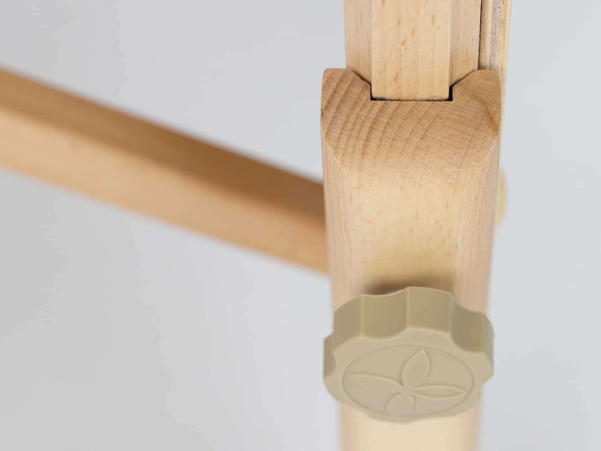 feldenkrais table de massage bois détail du montage du pied pour plus de solidité et de sécurité by habys tablelya