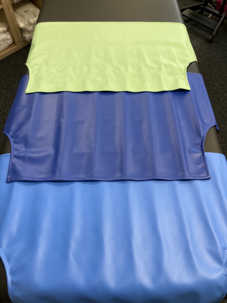 protege table de massage ou d examen sous les pieds bleu navy blue pistachio vert tablelya habys