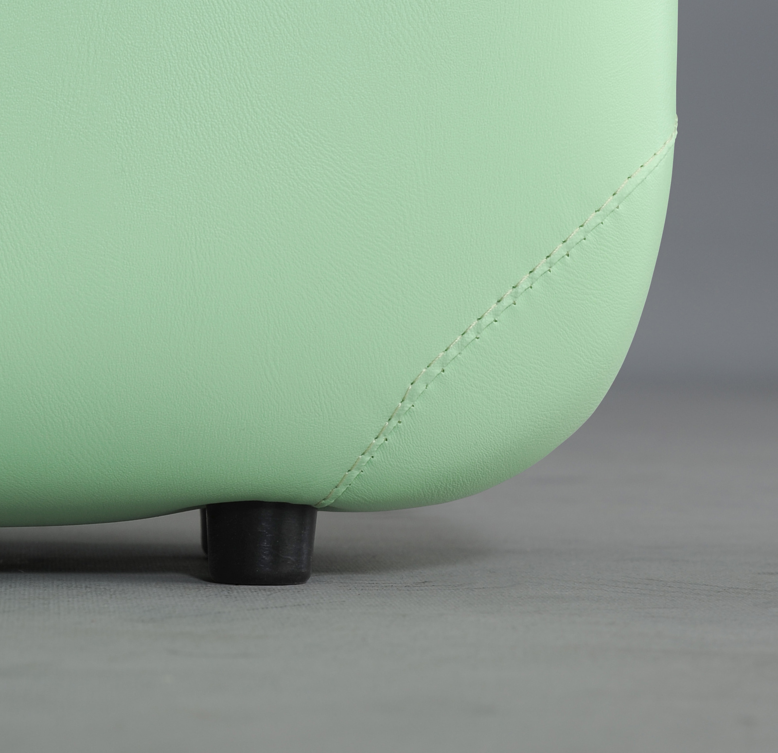 table Massage en bois portable largeur 70 cm détail du pied caoutchouc Massage-Table-Panda-Light-Wood-70-Vinyl-Flex-K022-Green-1983_11
