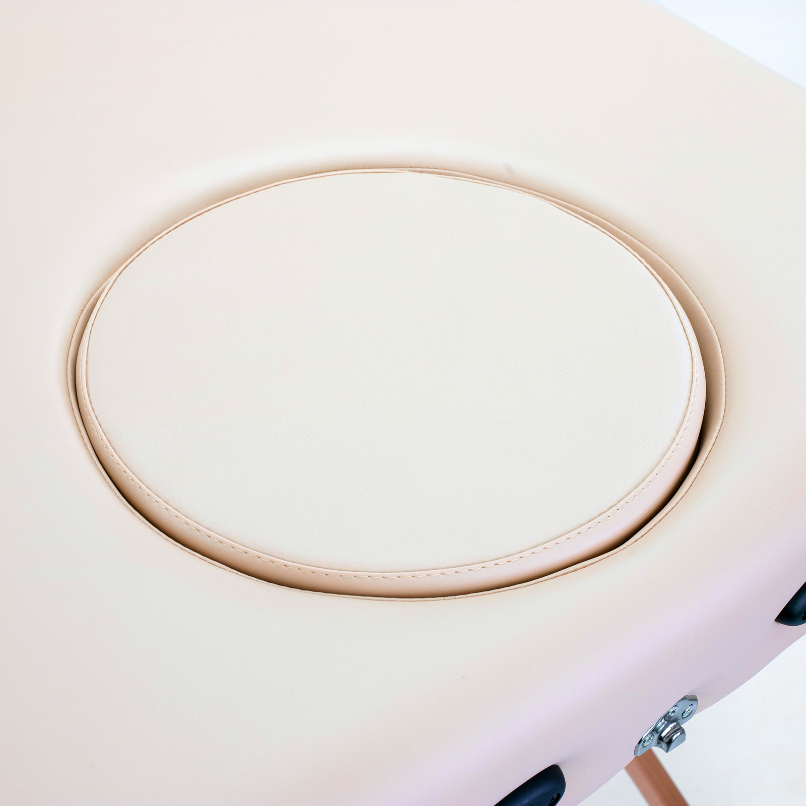 table de massage portable en bois avec têtière amovible et trou visage confort innovation habys tablelya couleur beige bouchon du trou visage largeur 70 cm 1287_2