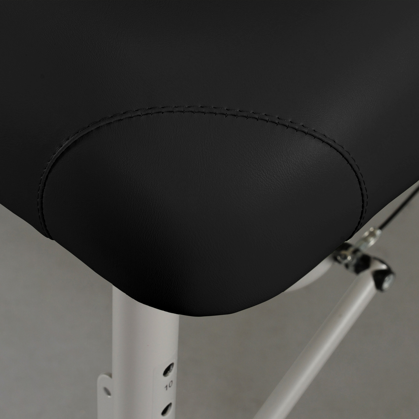 coutures-detail-table-massage-medemal-noire