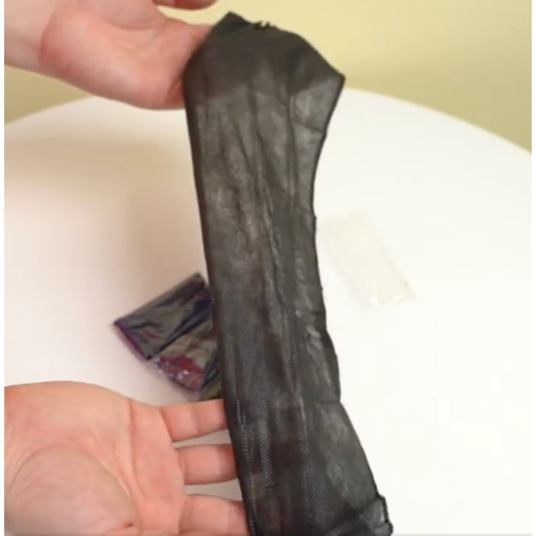 tanga-slip-homme-jetable-noir-déplié-tablelya
