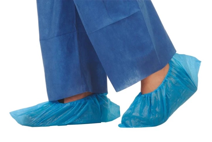 sur-chaussures-pe-pieds-tablelya