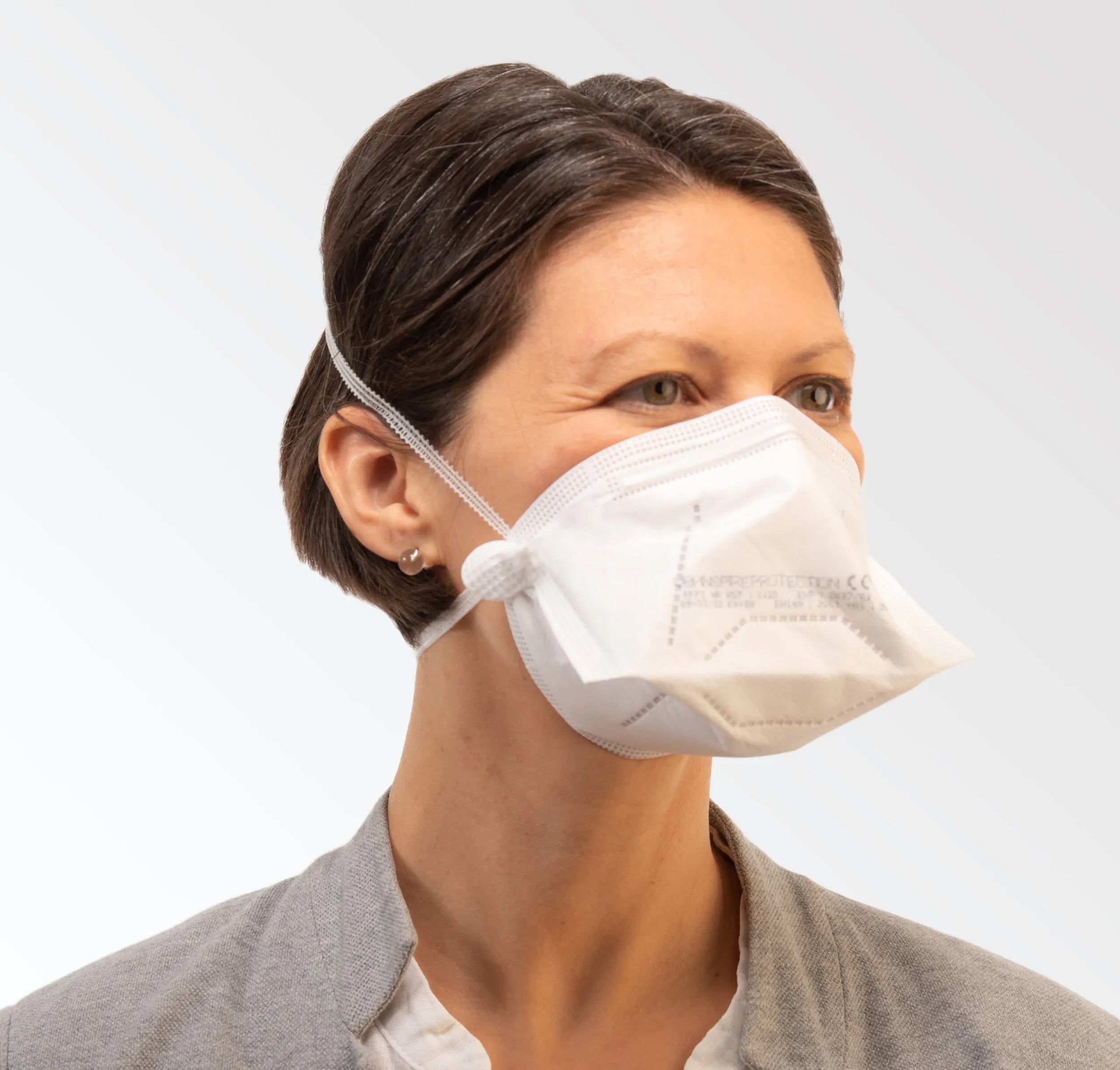 Femme-masque-pliable-scaled