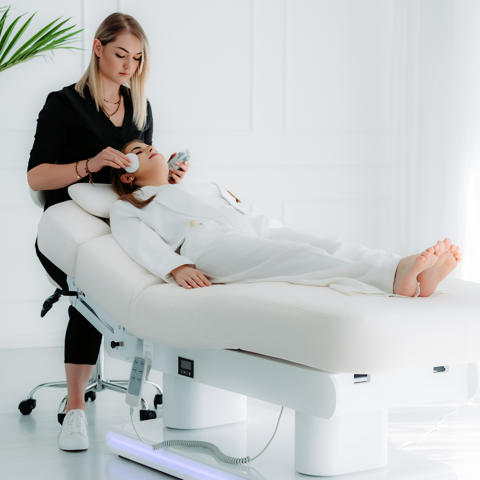 table-massage-electrique-soin-visage-spa-eterna-white-lit-beaute-professionnel