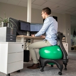 chaise ergonomique avec ballon vert tonic chair originale sissel tablelya homme bureau