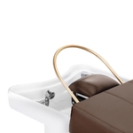 head spa arche douche dorée inclinée au-dessus du lavabo tablelya