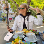 tablelya-aeriashield-travel-antimoustique-corona-covid19-un-cafe-en-terrasse