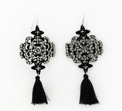 boucles-d-oreilles-folk-pompon-tassel-tissu-0317695 (1)