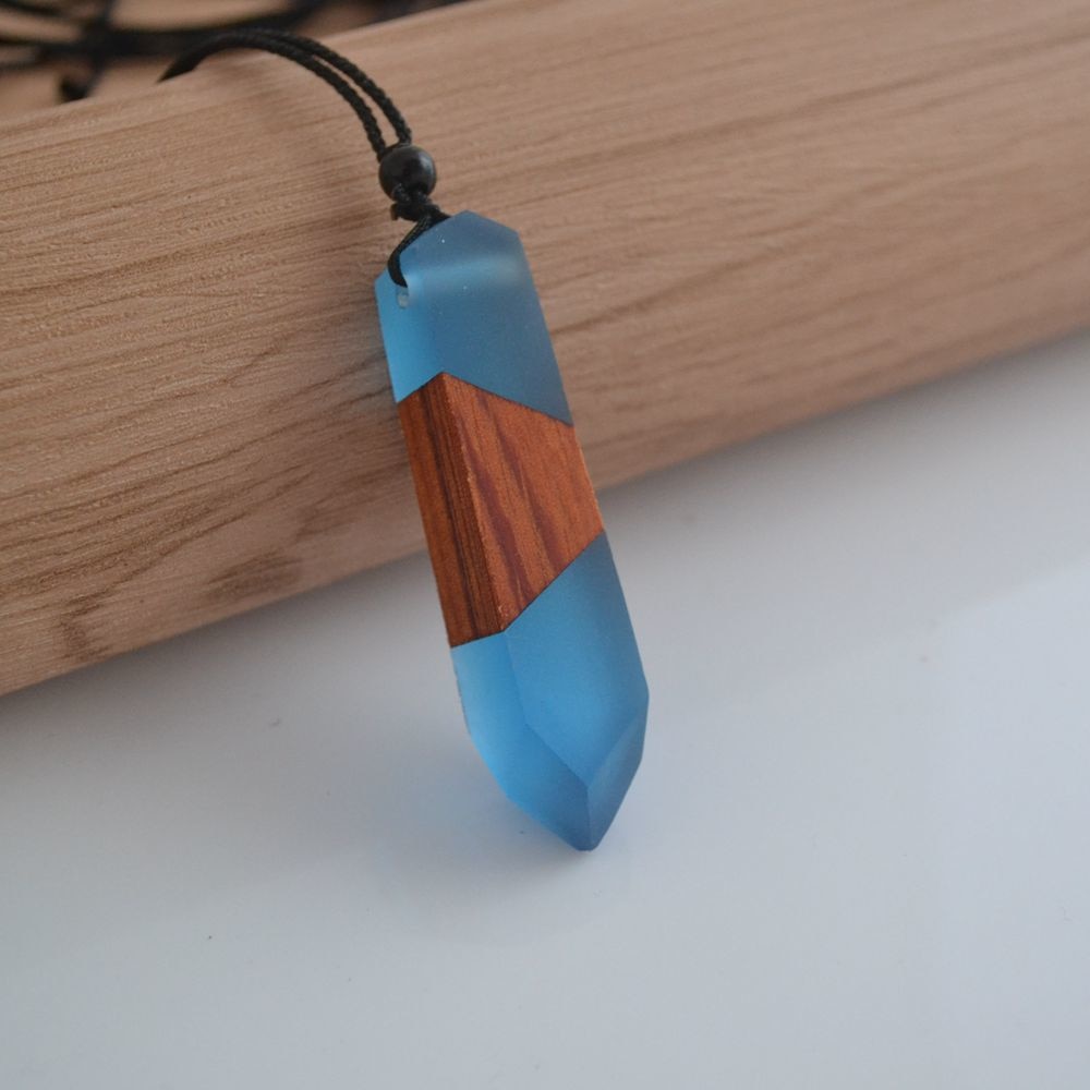 collier-pendentif-bois-resine-couleur-woogalf-2019-bleu