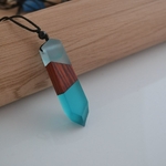 collier-pendentif-bois-resine-couleur-woogalf-2019-bleu-ciel