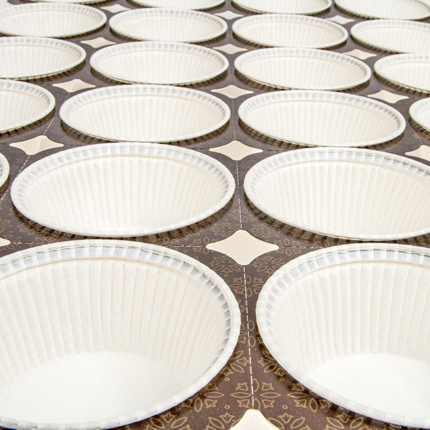 Plaque en carton pour cuire 24 muffins par 100 - ProSaveurs