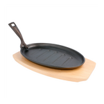 Poêlon ovale en fonte 27 × 18 cm sur planche bois par 8 - ProSaveurs