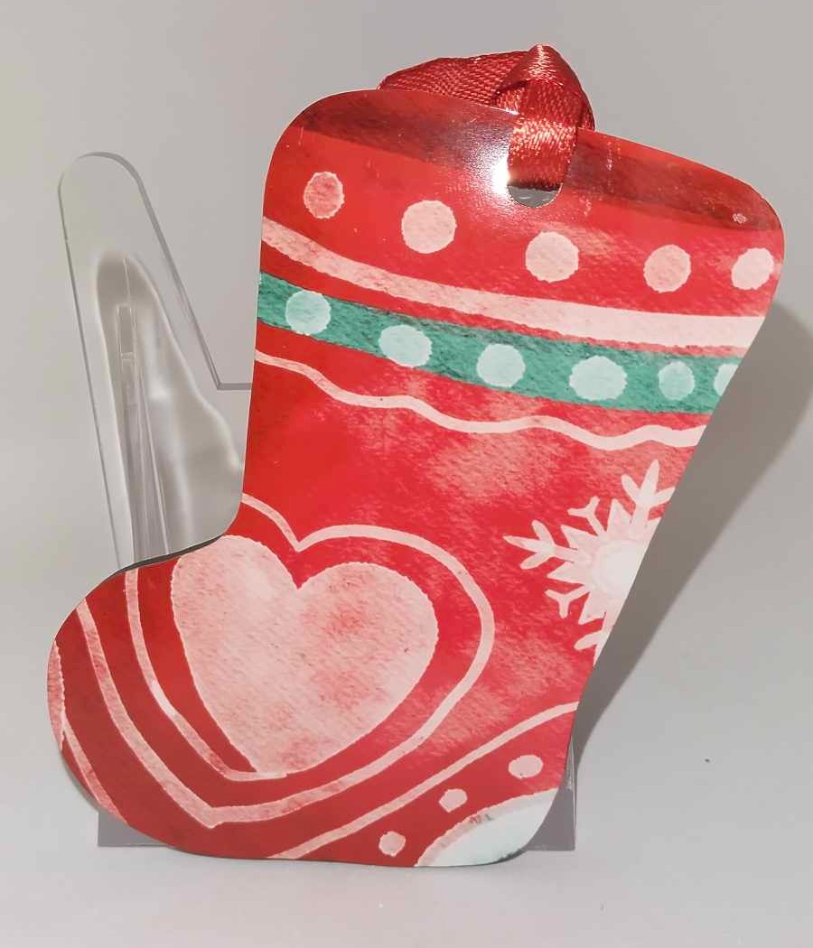 Décoration de sapin forme de botte motif Noël coeur rouge en MDF réalisée artisanalement