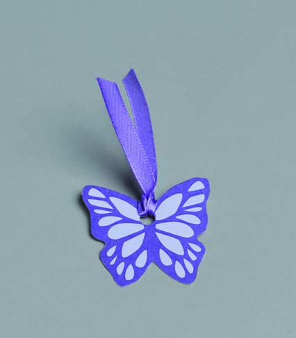 Lot de 6 étiquettes Forme Papillons violet pour boîtes à dragées sans ruban