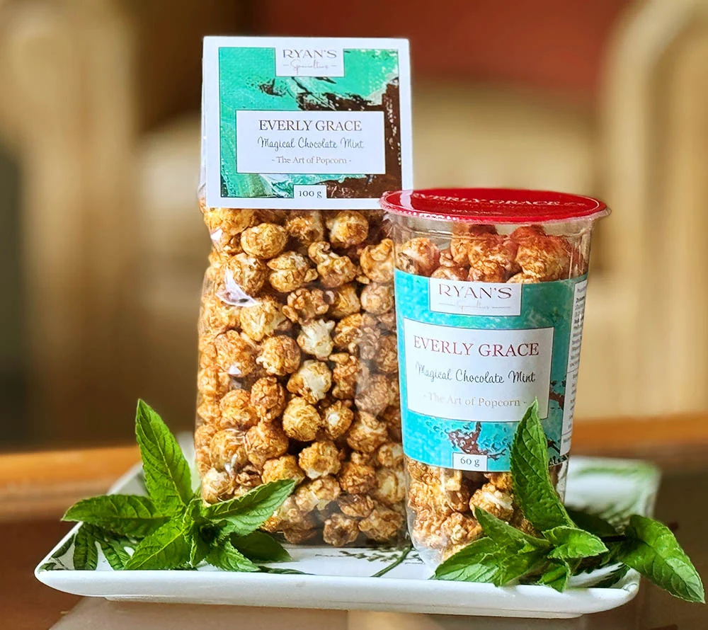 Pop-corn chocolat menthe dEverly Grace servi dans un bol, ambiance de fêtes