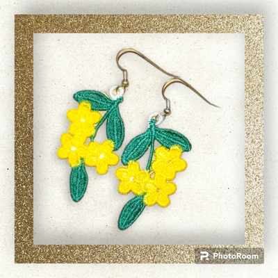 Boucles d'oreilles motif fleur modèle 2 en broderie
