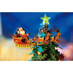 Détail du village de Noël et du train à la base du Melody Tree AMS01