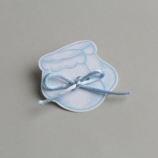 Lot de 12 étiquettes Forme chaussons bébé bleu pour boîtes à dragées sans ruban