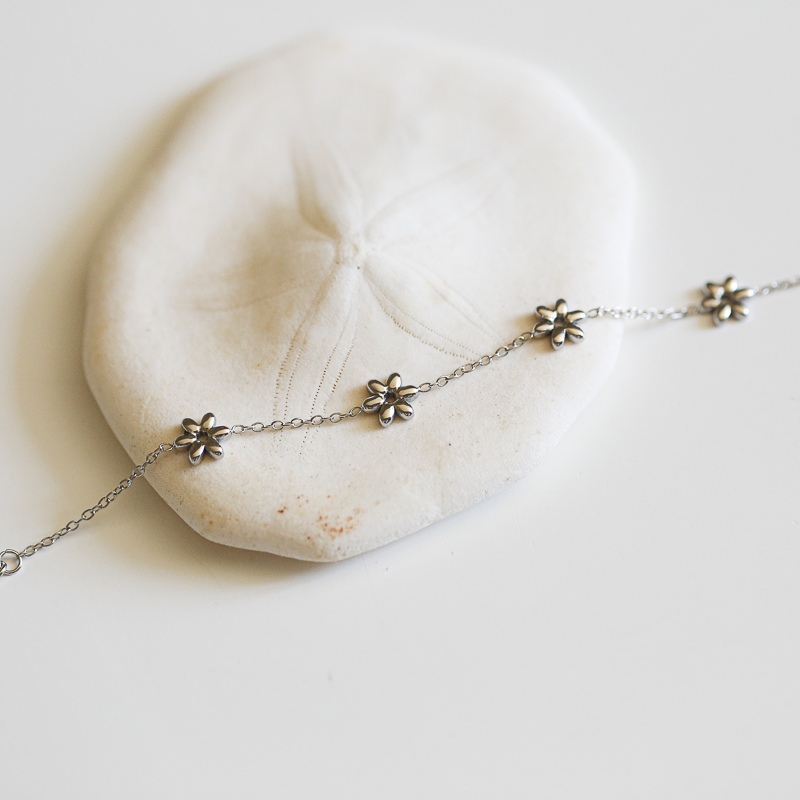 bracelet-argent-marguerite-zoom