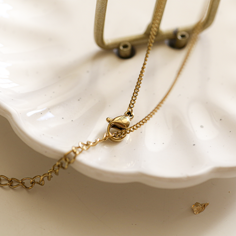 collier-or-angele-arriere