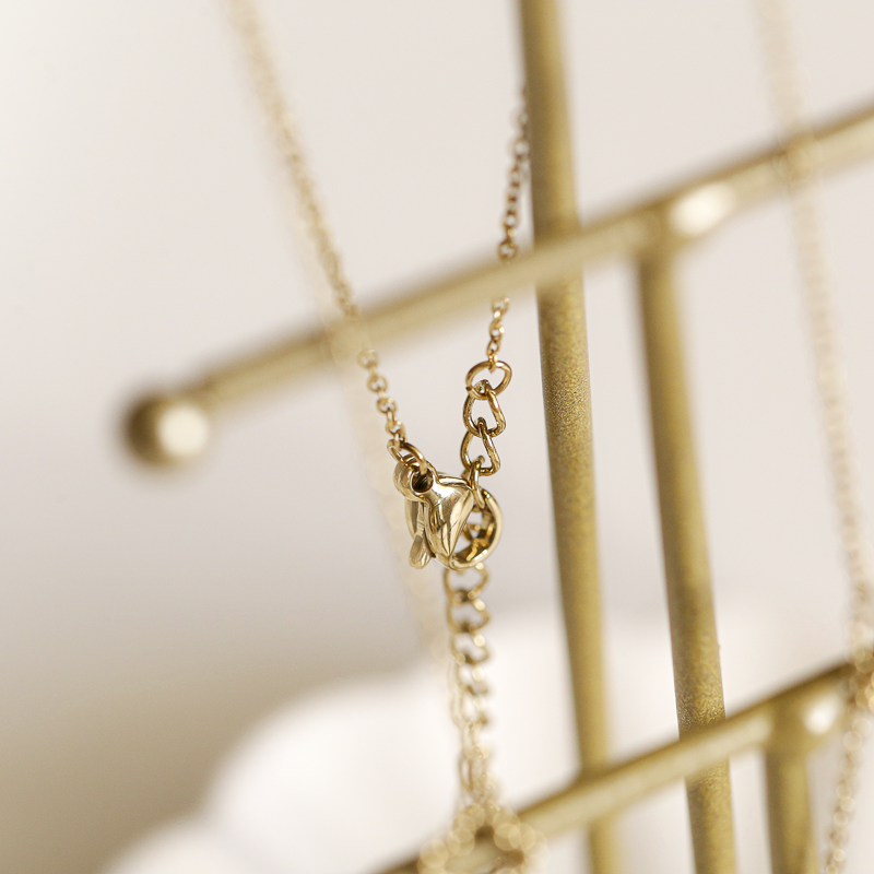 collier-or-agathe-arriere