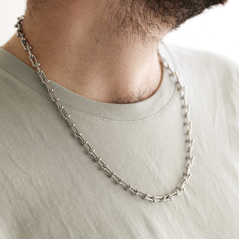 collier-homme-argent-clement-porte