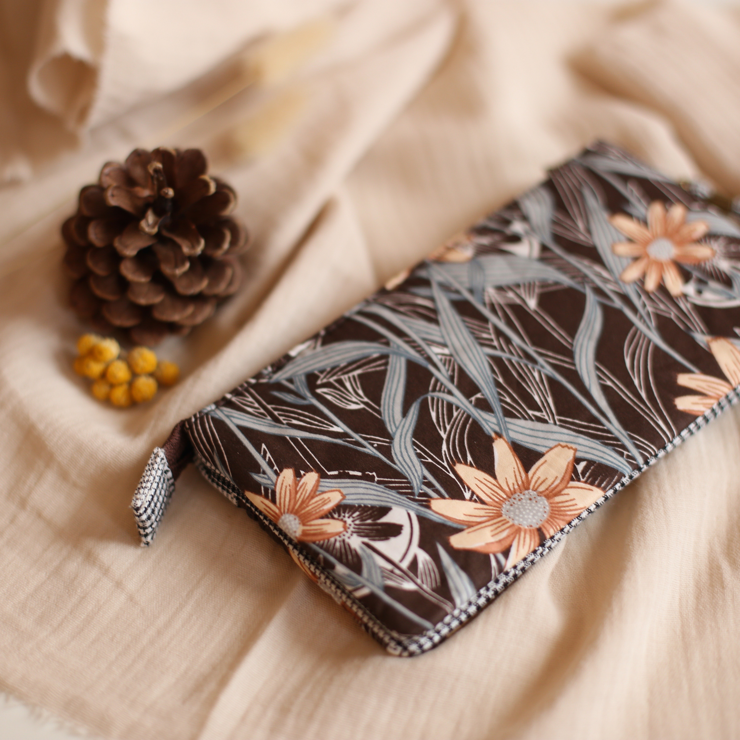 pochette-arsenre-marron-dos