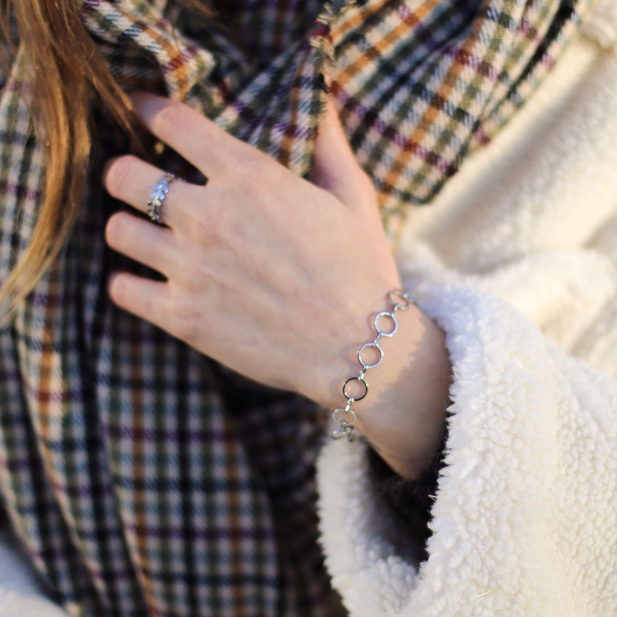 bracelet-femme-argent-chaine-anneau-clara-porte