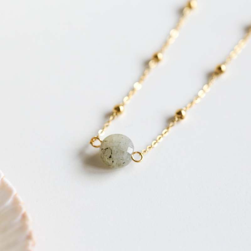 collier-or-thais-labradorite