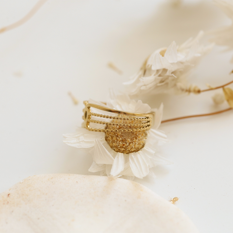 bague-or-leonie-zoom-detail