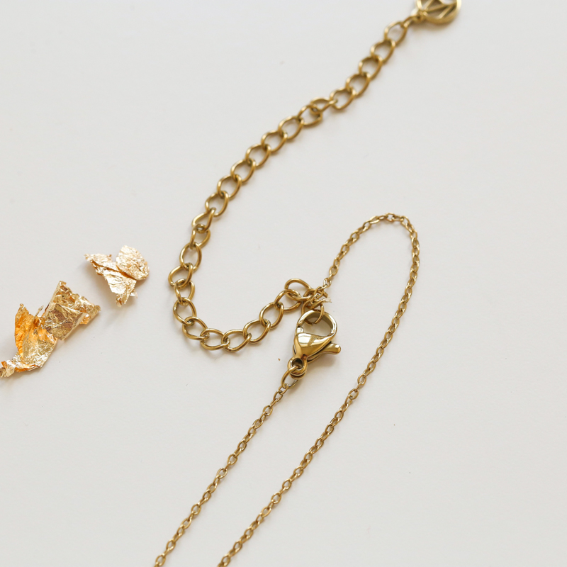 collier-or-esmee-arriere