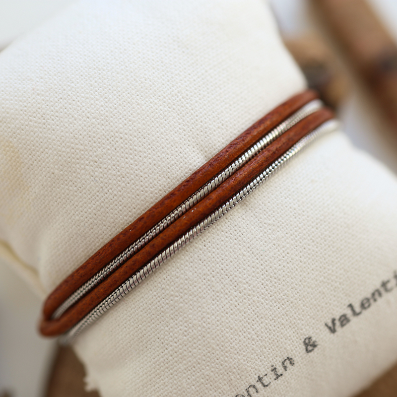 valentin-cuir-cognac-coussin-2