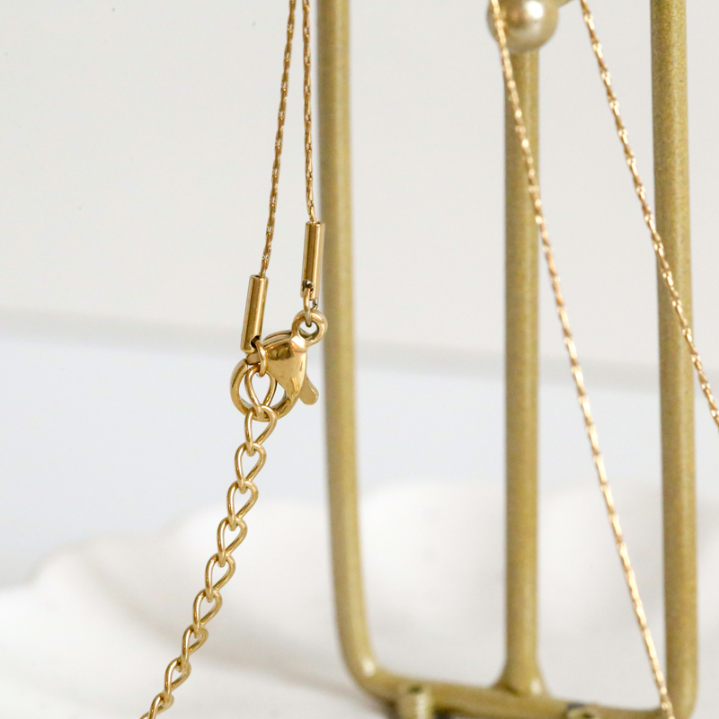 collier-or-opheline-quartz-rose-fermoir