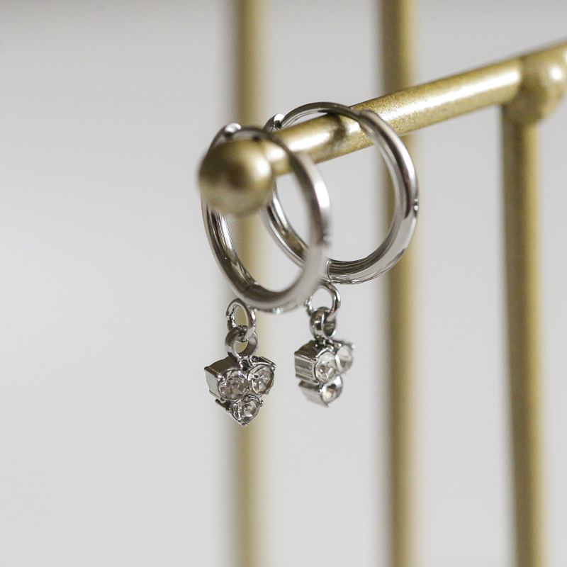 boucles-argent-ella-zoom