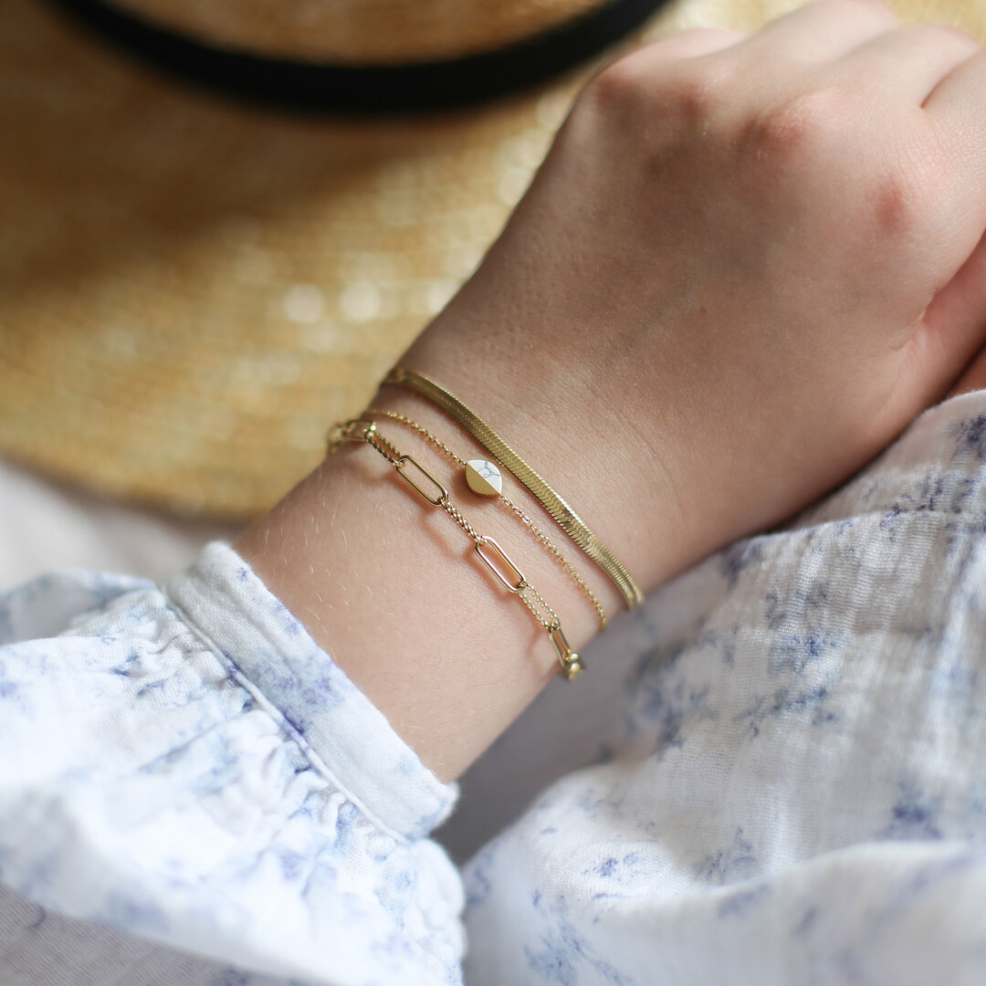 Bracelet Doré En Acier Inoxydable, Neuf Avec étiquettes - Accessoire Simple Et Moderne, Couleur Or