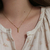 collier-femme-acier-or-porte-lara