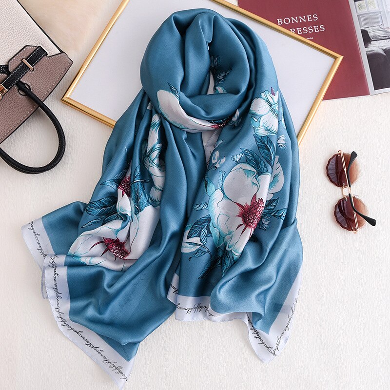 foulard en soie naturelle bleu
