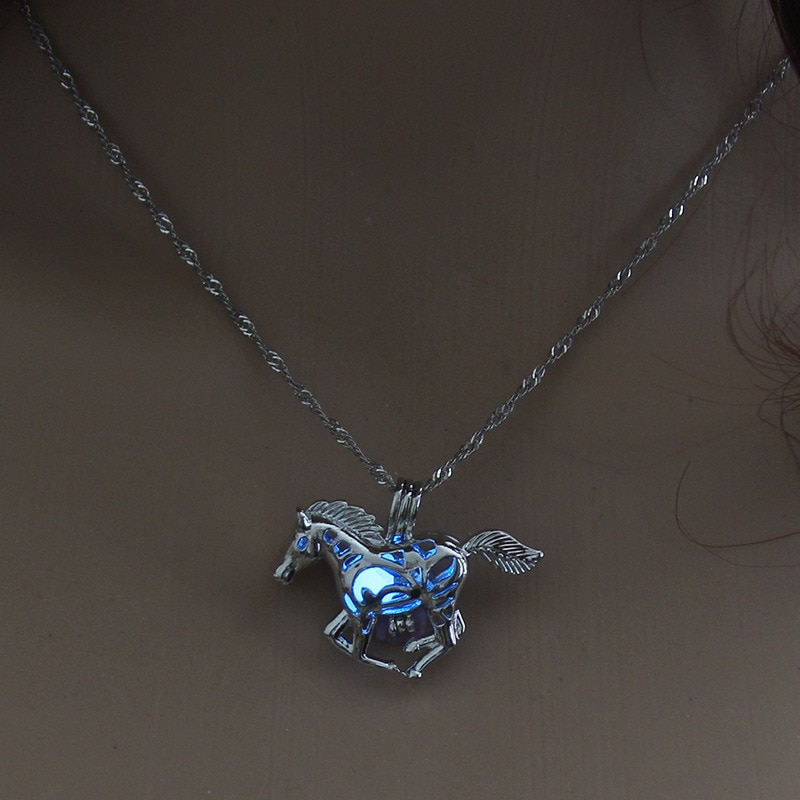 Nouvelle-Arriv-e-Lumineux-Bijoux-Creux-Cheval-Pendentif-Collier-Lueur-dans-le-FONC-nuit-lumineux-cadeau