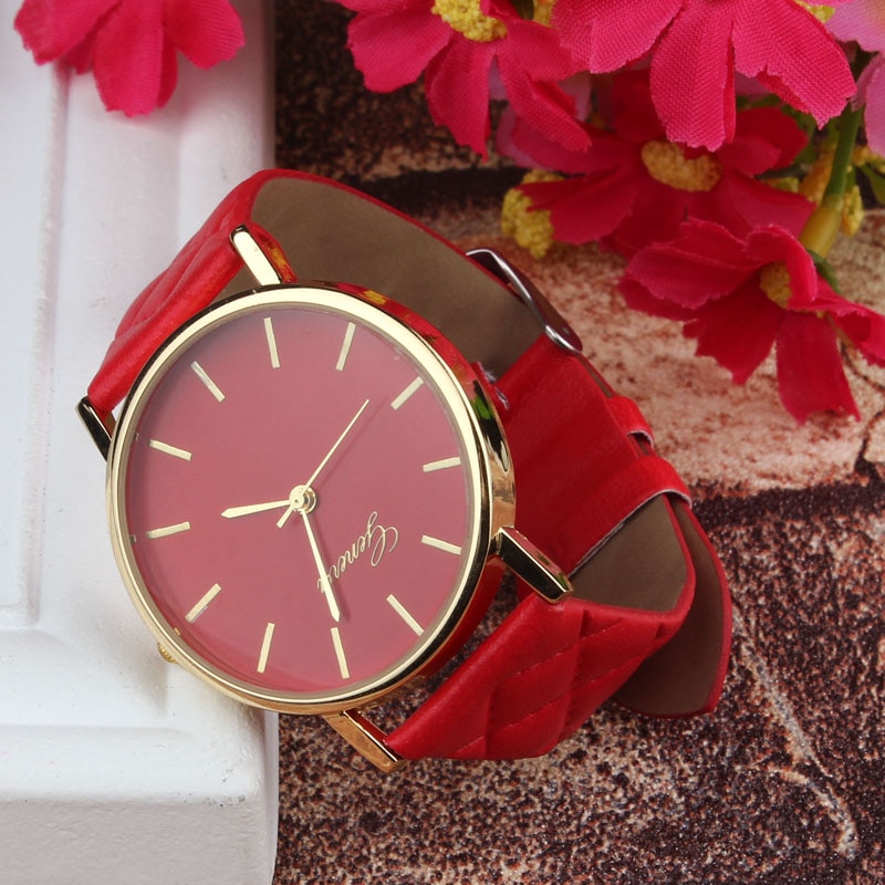 Très Belle Montre Pour Femme Avec Bracelet En Tissu De Différentes Couleurs