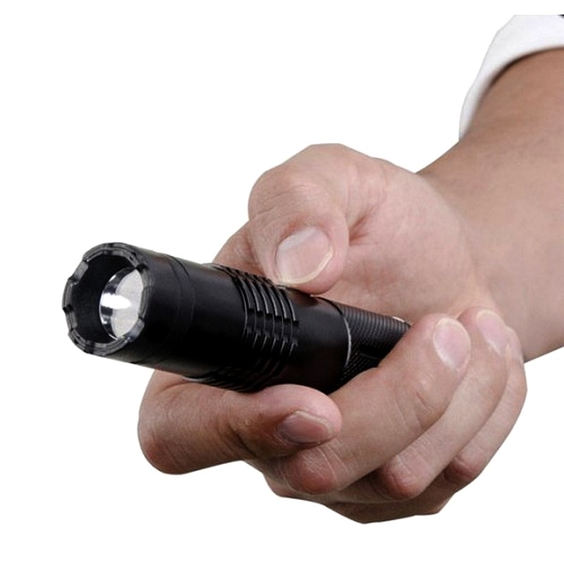 Taser shocker 3 600 000 volts ! Lampe torche tazer noir.